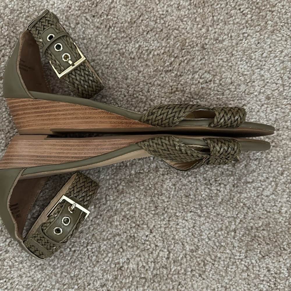 Talbots sandals - Picture 3 of 5